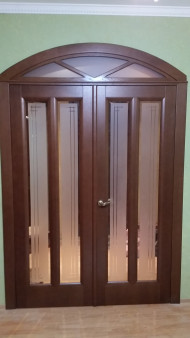 Арочная фрамуга с прямыми лучами